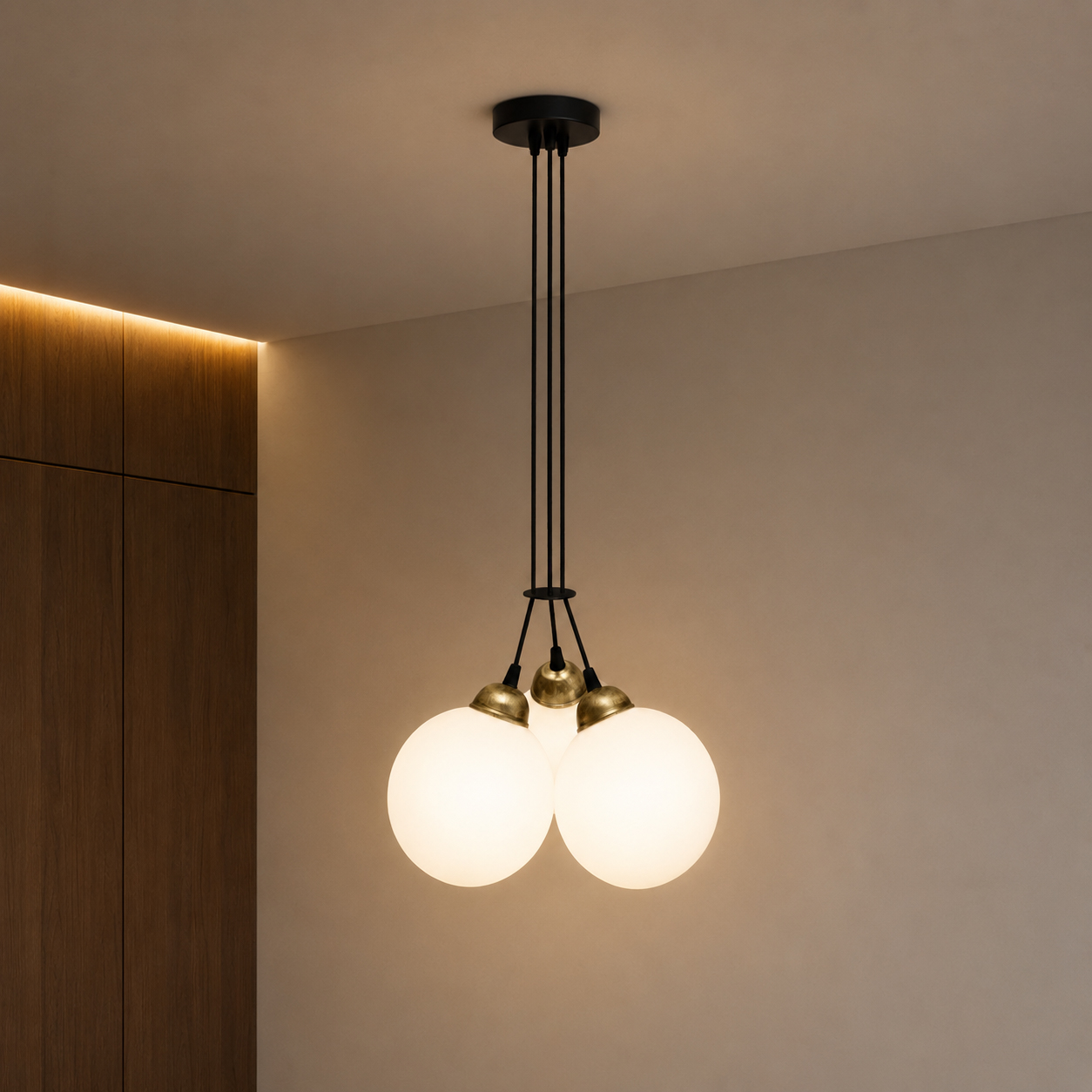 Светильник подвесной MSK Electric Luna на три плафона шара d-150mm Е27 черный PL 202612-3R BK